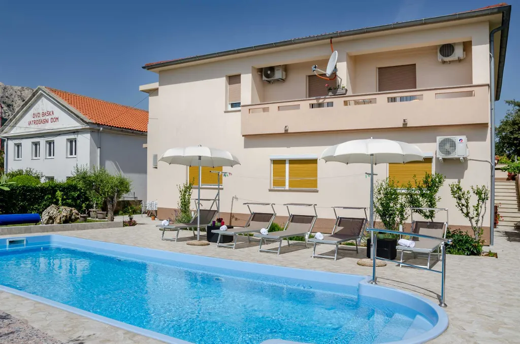 1-Bedroom Apartment in Baška with Outdoor Pool