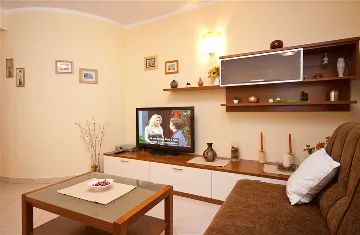 Baška Apartment for 6 Guests with Terrace & BBQ