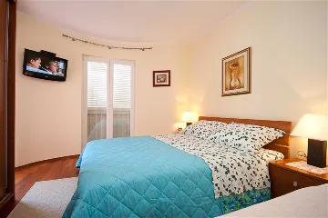 Baška Apartment for 6 Guests with Terrace & BBQ