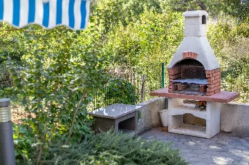 Baška Apartment for 6 Guests with Terrace & BBQ