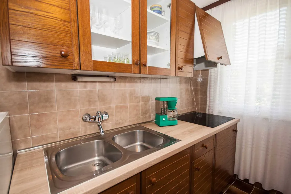 Baška 1-Bedroom Apartment for 2 Guests with Parking
