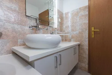 Baška 1-Bedroom Apartment for 2 Guests with Parking
