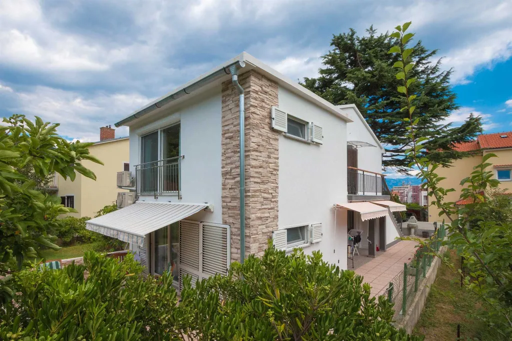 Baška 1-Bedroom Apartment for 2 Guests with Parking