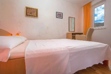 Baška 1-Bedroom Apartment for 2 Guests with Parking