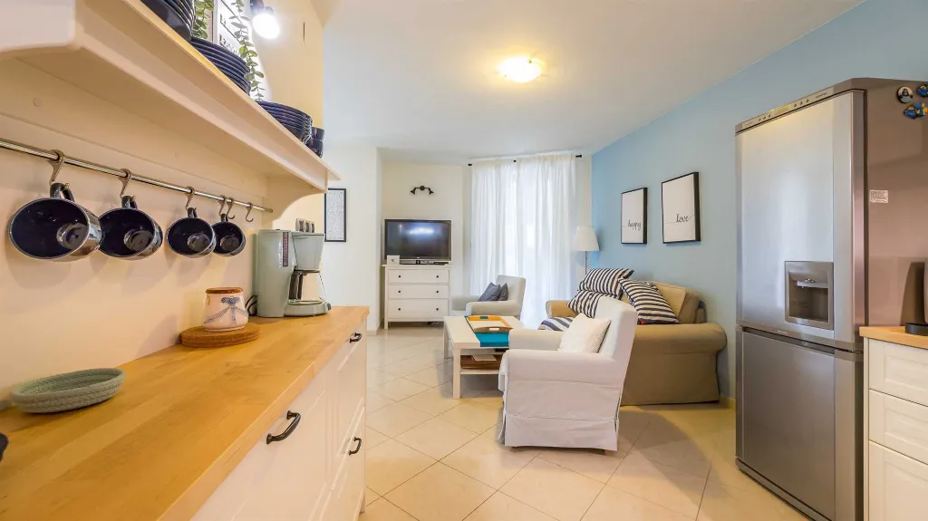 Baška 2-Bedroom Apartment with Terrace & Barbecue