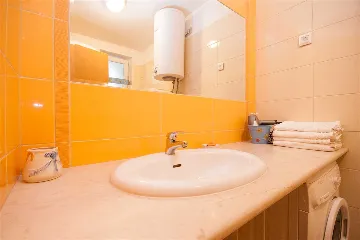 Baška 2-Bedroom Apartment with Terrace & Barbecue