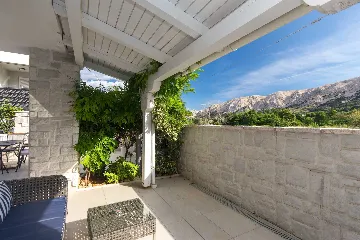 Baška 2-Bedroom Apartment with Terrace & Barbecue