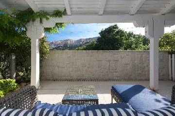 Baška 2-Bedroom Apartment with Terrace & Barbecue