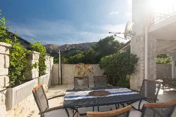 Baška 2-Bedroom Apartment with Terrace & Barbecue