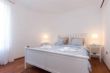 Baška 2-Bedroom Apartment with Terrace & Barbecue