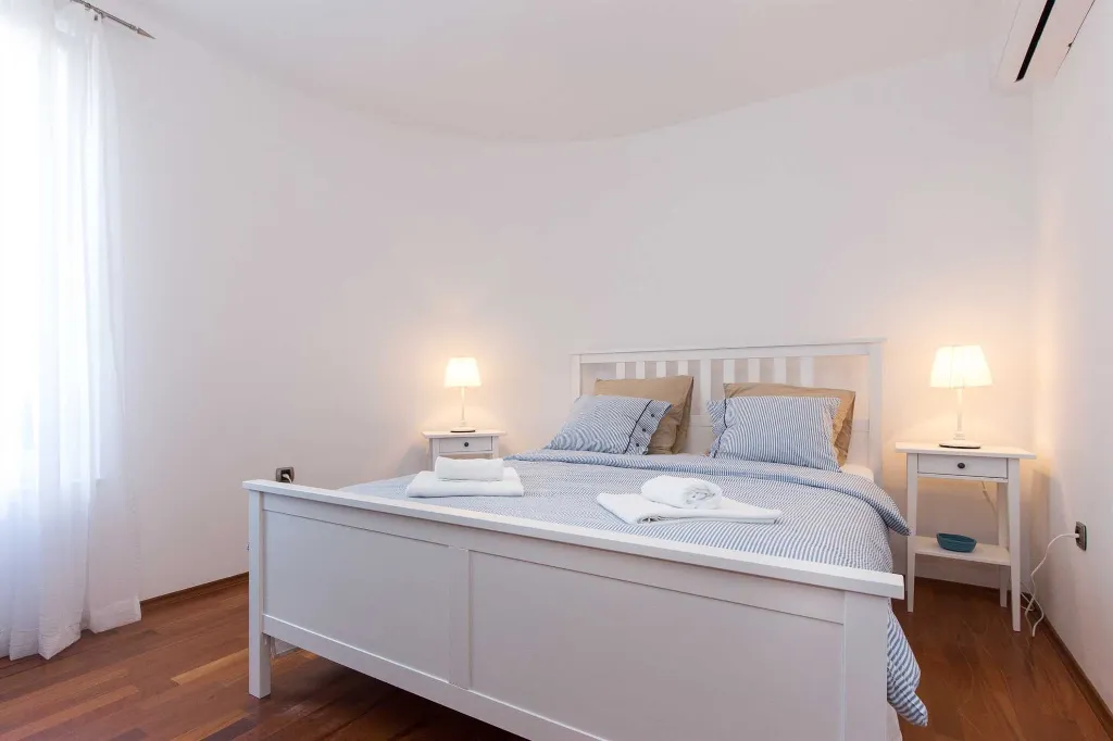 Baška 2-Bedroom Apartment with Terrace & Barbecue