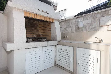Baška 2-Bedroom Apartment with Terrace & Barbecue