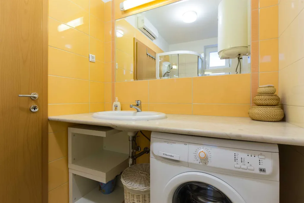 Baška 2-Bedroom Apartment with Terrace & Barbecue