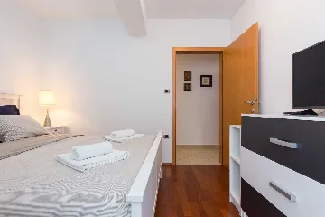 Baška 2-Bedroom Apartment with Terrace & Barbecue