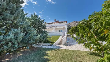 Two-Floor Apartment with Balcony & Terrace in Baška