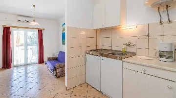 Two-Floor Apartment with Balcony & Terrace in Baška