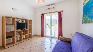 Two-Floor Apartment with Balcony & Terrace in Baška