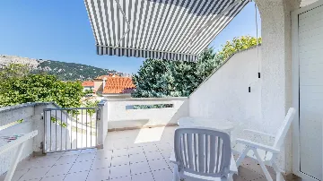 Two-Floor Apartment with Balcony & Terrace in Baška