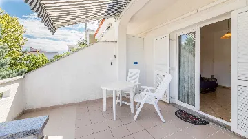 Two-Floor Apartment with Balcony & Terrace in Baška