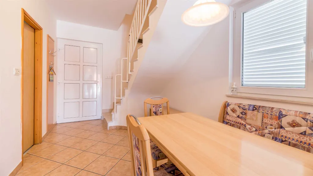 Two-Floor Apartment with Balcony & Terrace in Baška