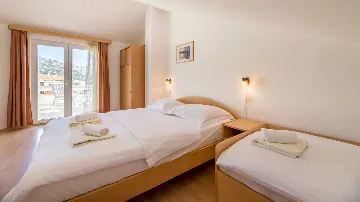 Two-Floor Apartment with Balcony & Terrace in Baška