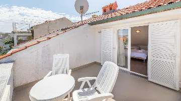 Two-Floor Apartment with Balcony & Terrace in Baška