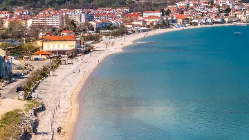 Two-Floor Apartment with Balcony & Terrace in Baška