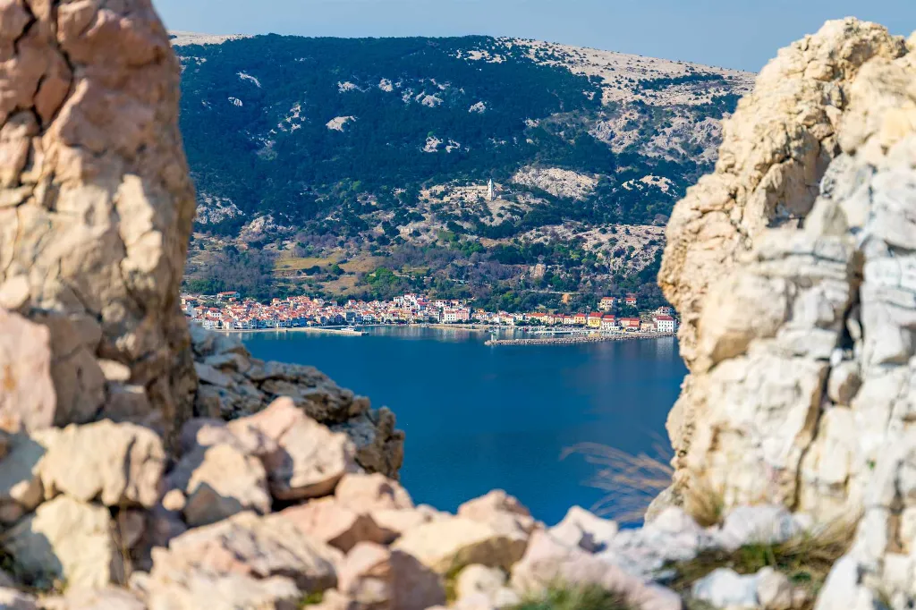 Two-Floor Apartment with Balcony & Terrace in Baška