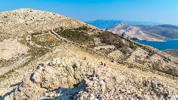 Two-Floor Apartment with Balcony & Terrace in Baška