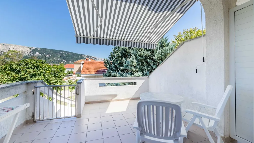 Baška Apartment for Up to 4 Guests with Balcony