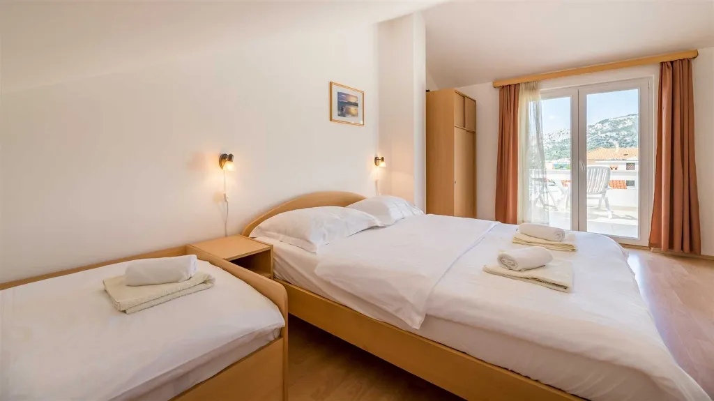 Baška Apartment for Up to 4 Guests with Balcony