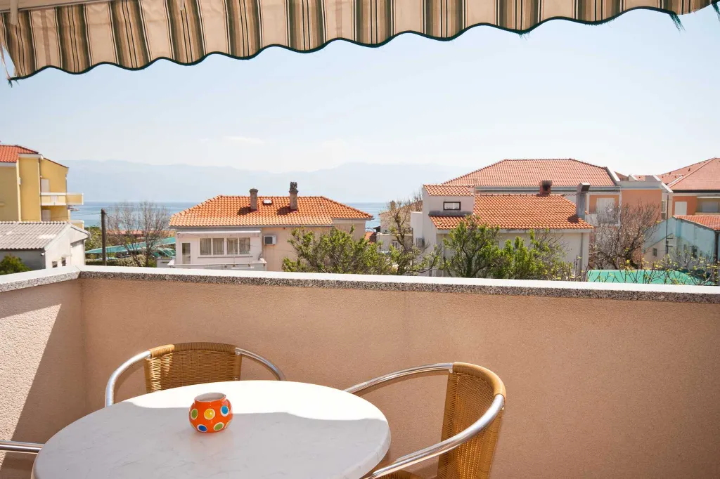 Apartment with Terrace and Sea View in Baška