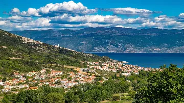 Apartment with Terrace and Sea View in Baška