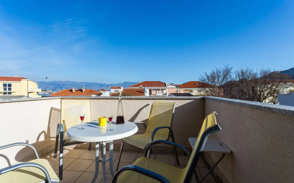 Baška 1-Bedroom Apartment with Sea View for 4