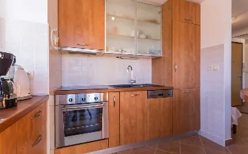 Baška 1-Bedroom Apartment with Sea View for 4