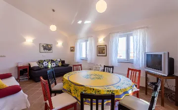 Baška 1-Bedroom Apartment with Sea View for 4