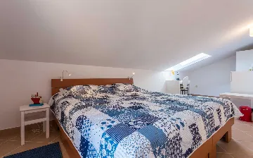 Baška 1-Bedroom Apartment with Sea View for 4