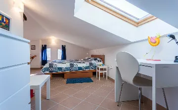 Baška 1-Bedroom Apartment with Sea View for 4