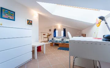 Baška 1-Bedroom Apartment with Sea View for 4