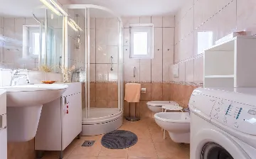 Baška 1-Bedroom Apartment with Sea View for 4