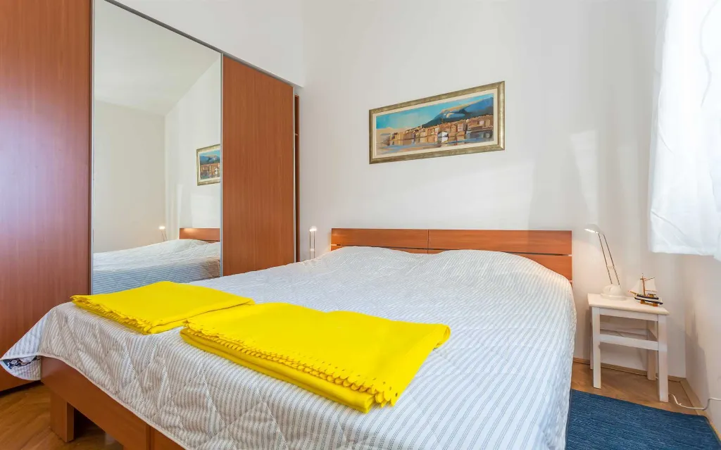 Baška 1-Bedroom Apartment with Sea View for 4