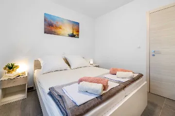 Apartment with Mountain and Sea Views in Baška