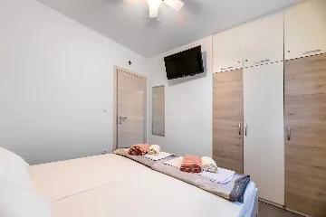 Apartment with Mountain and Sea Views in Baška