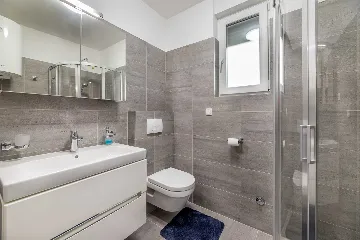 Apartment with Mountain and Sea Views in Baška