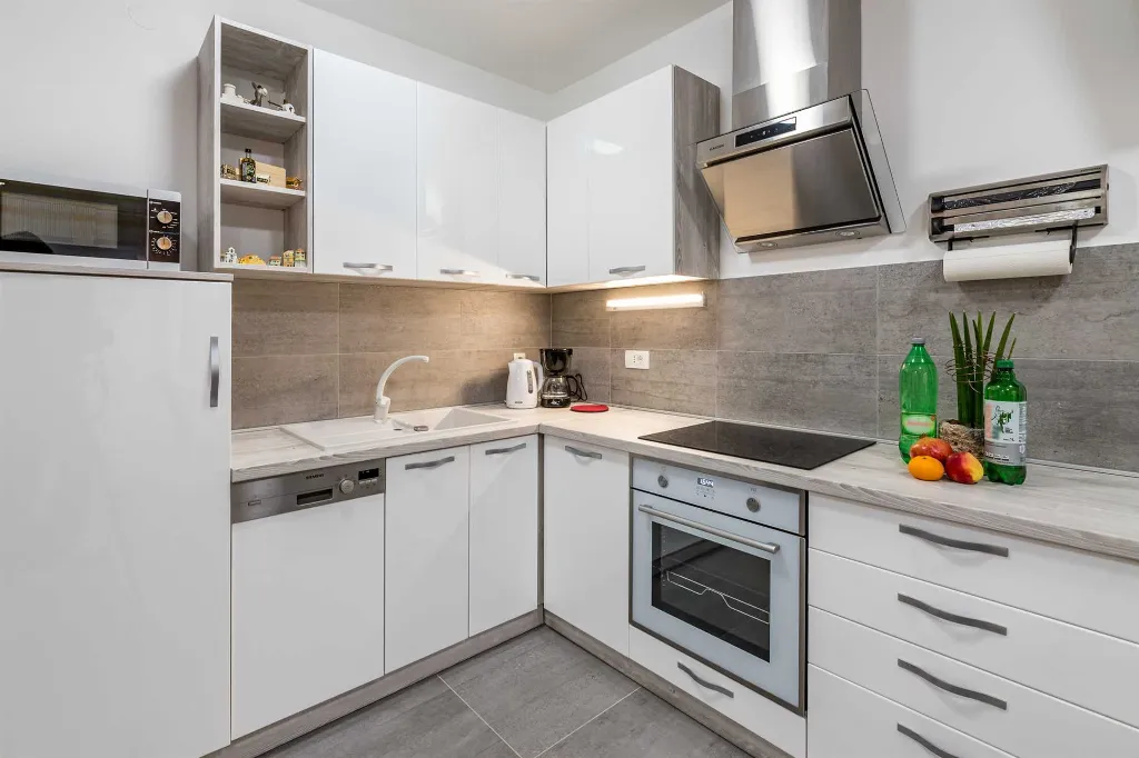 Apartment with Mountain and Sea Views in Baška