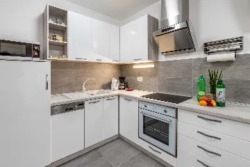 Apartment with Mountain and Sea Views in Baška