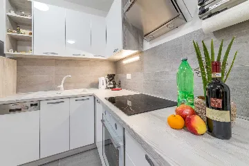 Apartment with Mountain and Sea Views in Baška