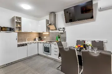 Apartment with Mountain and Sea Views in Baška
