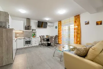 Apartment with Mountain and Sea Views in Baška