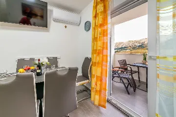 Apartment with Mountain and Sea Views in Baška